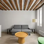 Appartement Typiquement Parisien